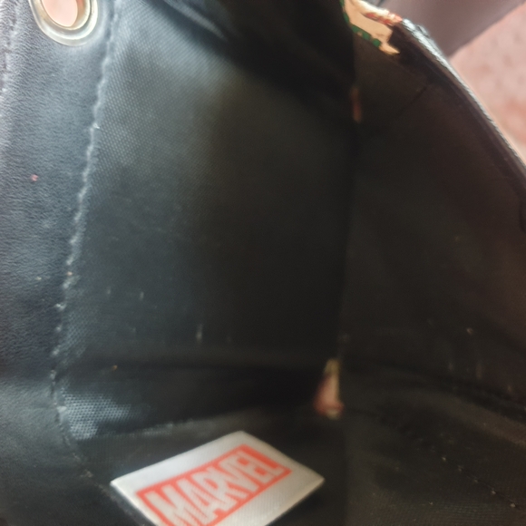 Marvel Colorful Comic Wallet - Picture 3 of 4